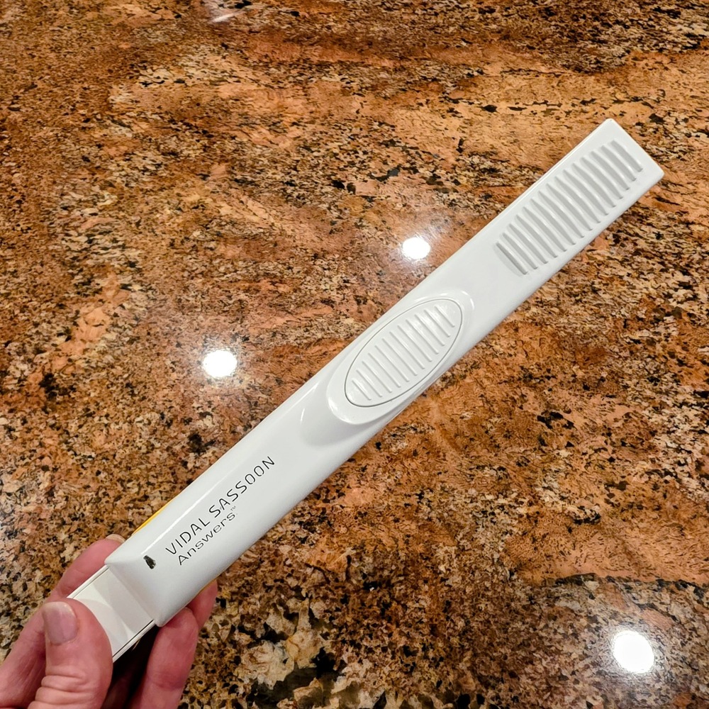 Vidal Sassoon Answers Flat Iron Hair Straightener White Gold 1 Inch Plates